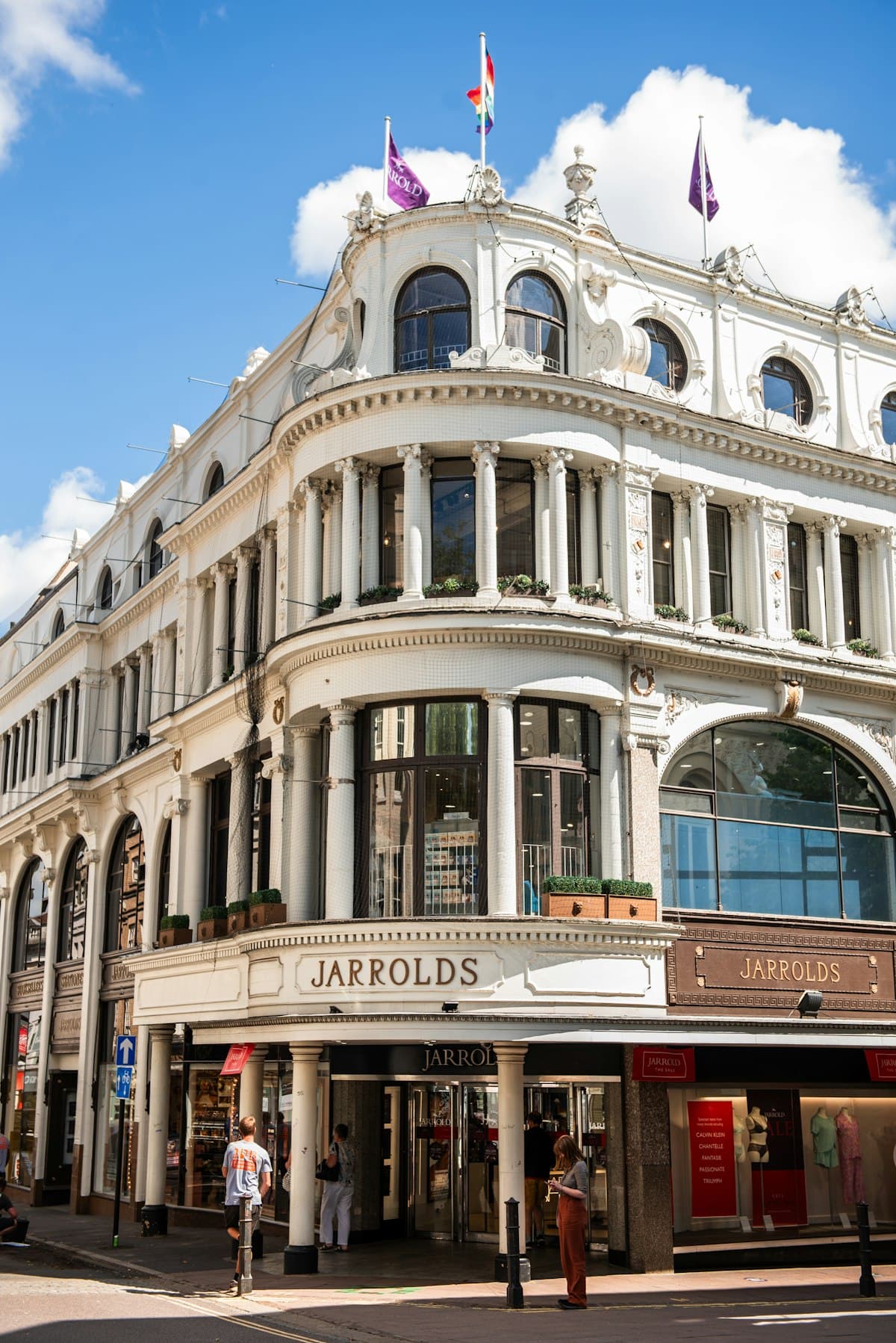 Turning Point Capital's View: The Retail Note - Xmas 2025: narrative vs numbers in Retail Real Estate